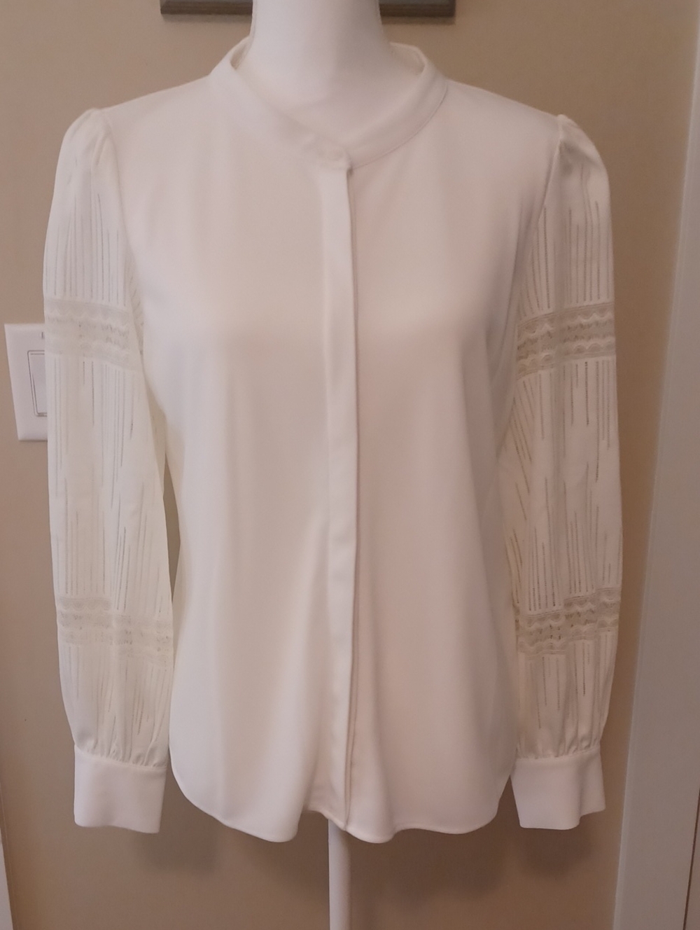 Donna Karan Cream Long-Sleeve Lace-Panel Blouse